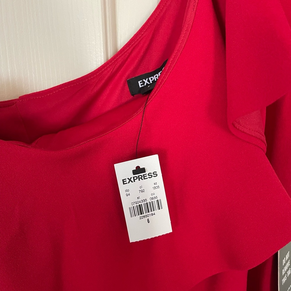 Express One-Shoulder jumpsuit - Picture 3 of 4